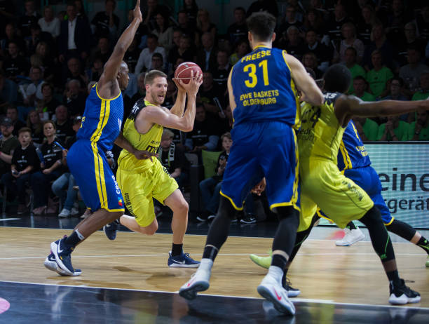 中占据主动 中占据主动