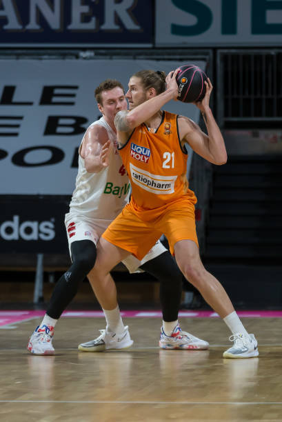 到边路队友 到边路队友